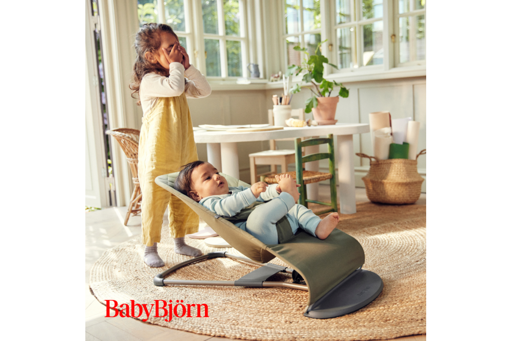Confort pentru bebelus, sprijin pentru parinti cu balansoarele BabyBjörn