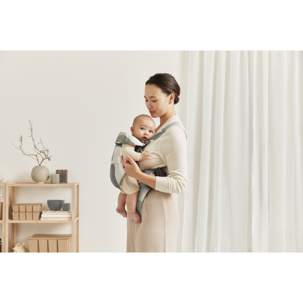 BabyBjorn - Marsupiu anatomic Mini, cu multiple pozitii de purtare. Khaki/Green, Bumbac