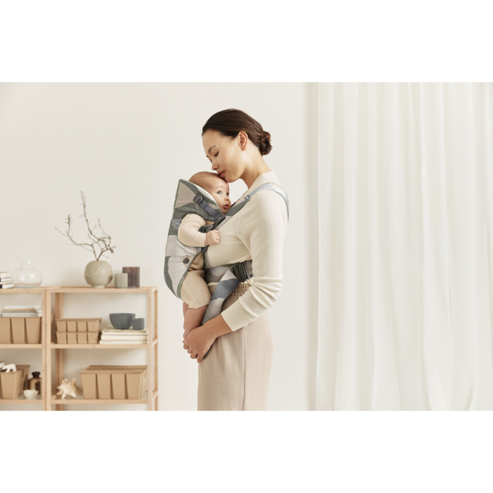 BabyBjorn - Marsupiu anatomic Mini, cu multiple pozitii de purtare. Khaki/Green, Bumbac