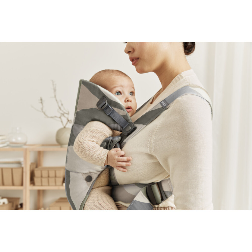 BabyBjorn - Marsupiu anatomic Mini, cu multiple pozitii de purtare. Khaki/Green, Bumbac