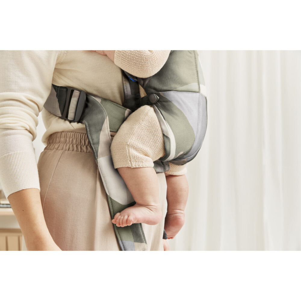 BabyBjorn - Marsupiu anatomic Mini, cu multiple pozitii de purtare. Khaki/Green, Bumbac
