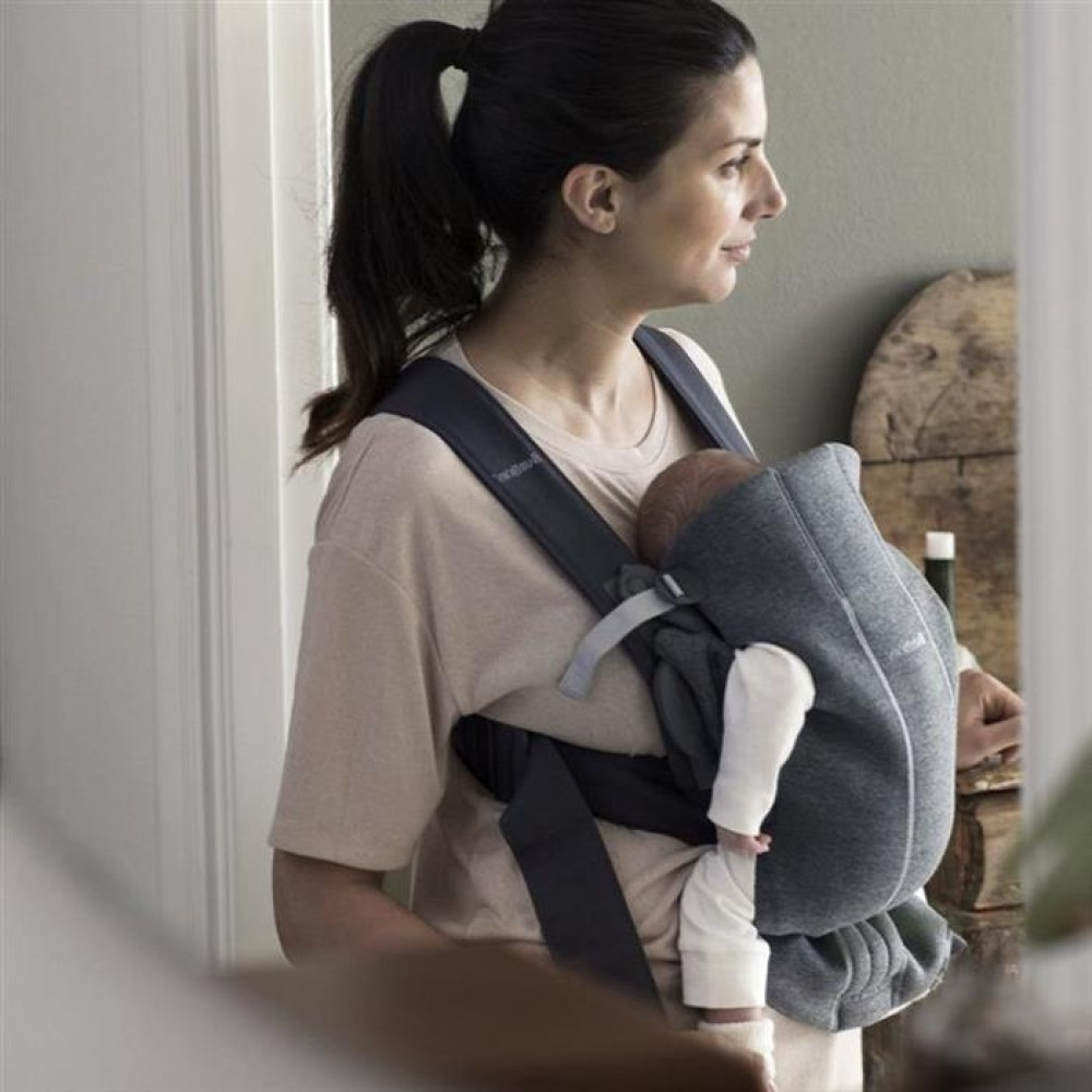 BabyBjorn - Marsupiu anatomic Mini, cu pozitii multiple de purtare, Dark Grey, 3D Jersey