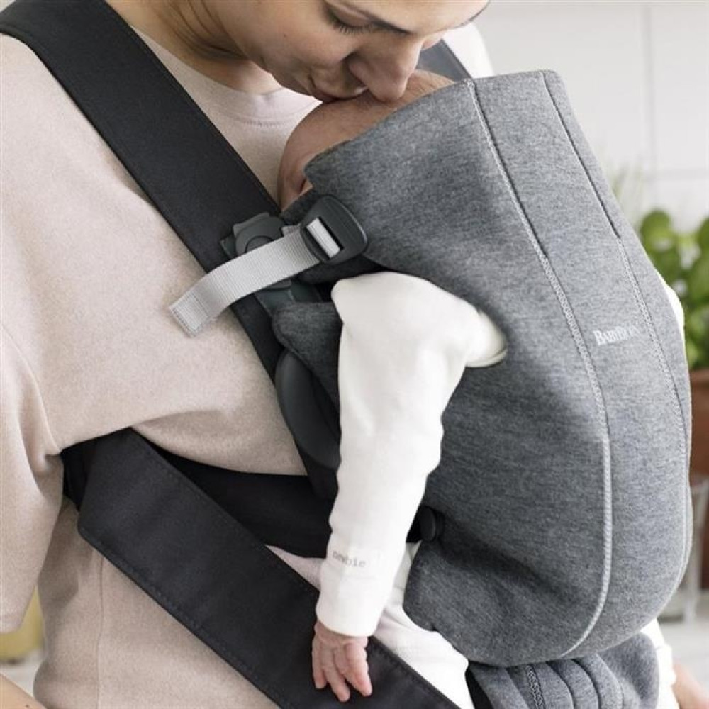 BabyBjorn - Marsupiu anatomic Mini, cu pozitii multiple de purtare, Dark Grey, 3D Jersey