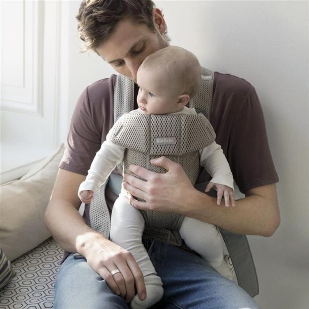 BabyBjorn - Marsupiu anatomic Mini, cu pozitii multiple de purtare, Greige, 3D Mesh