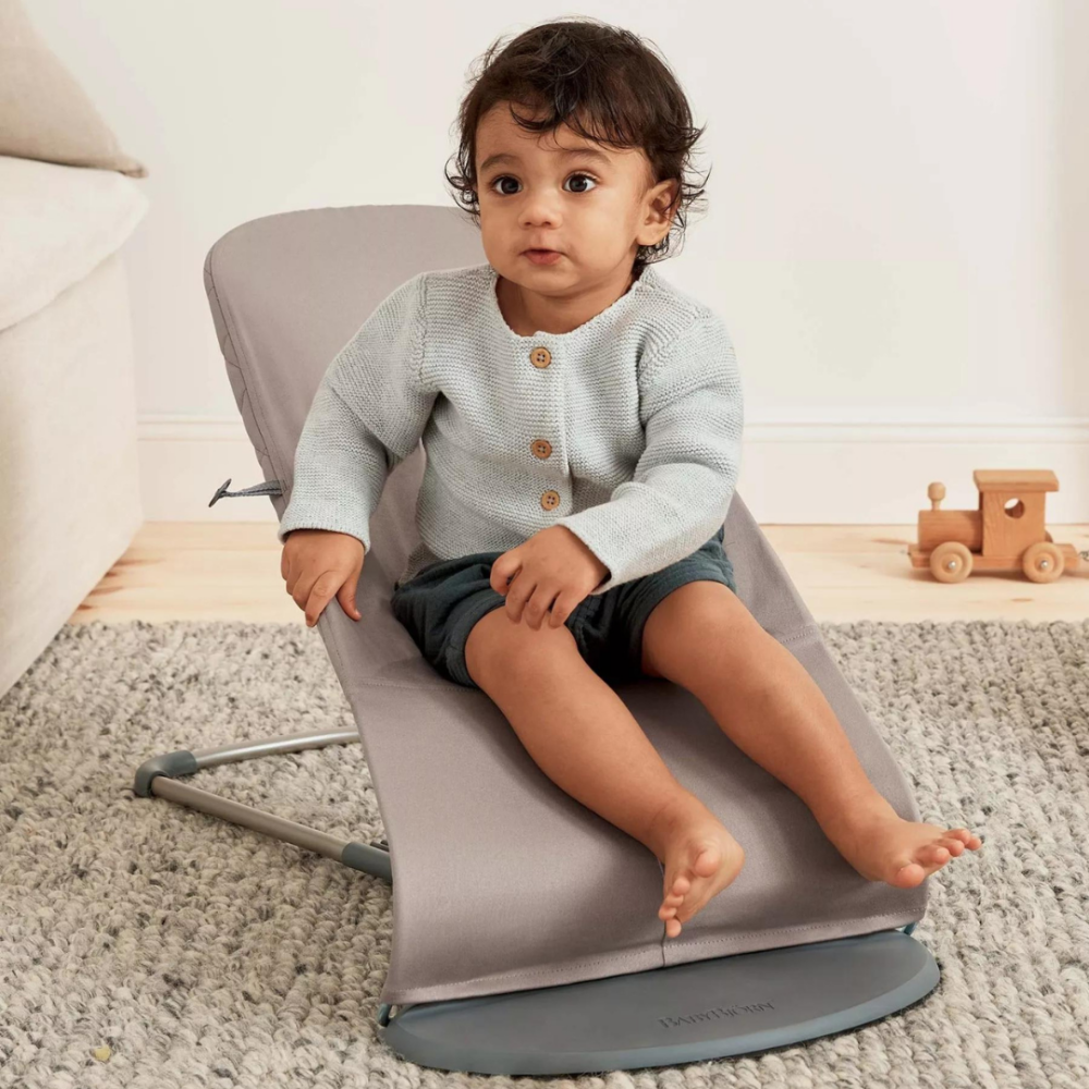 BabyBjorn - Balansoar Bliss Sand Grey din tesatura matlasata cu aspect Clasic