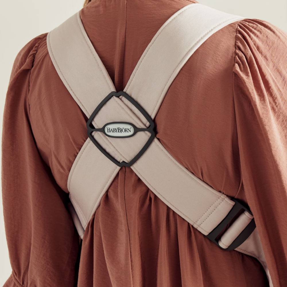 BabyBjorn - Marsupiu anatomic Mini, cu pozitii multiple de purtare, Light Beige, 3D Jersey