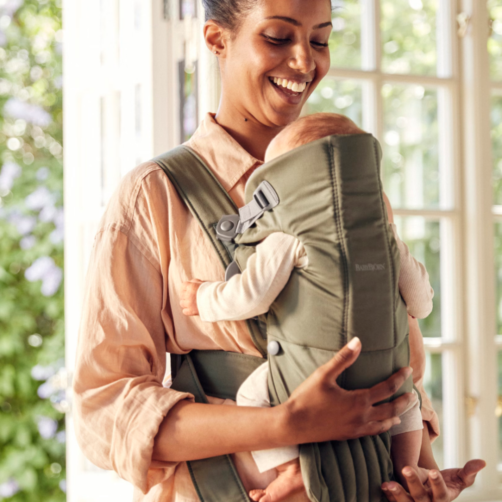 BabyBjorn - Marsupiu anatomic Mini, cu pozitii multiple de purtare, Dark Green, Tesatura