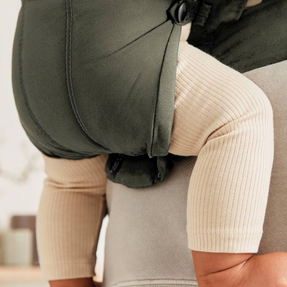 BabyBjorn - Marsupiu anatomic Mini, cu pozitii multiple de purtare, Dark Green, Tesatura