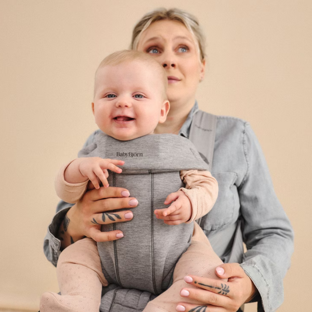 BabyBjorn - Marsupiu anatomic Mini, cu pozitii multiple de purtare, Dusty Pink, Tesatura