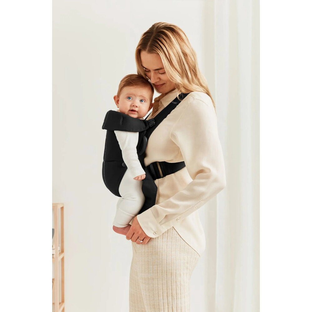 BabyBjorn - Marsupiu anatomic Mini, cu pozitii multiple de purtare, Black, Tesatura-Tricot