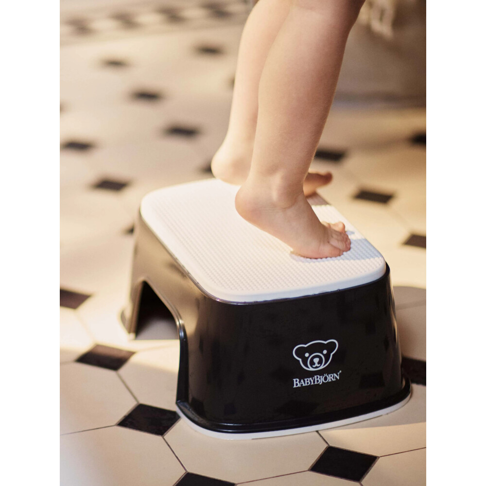 BabyBjorn – Treapta inaltator pentru baie – Step Stool – Black / White