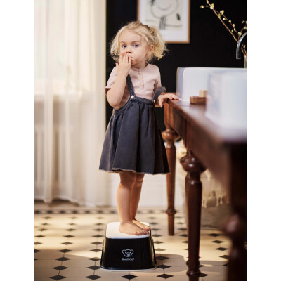BabyBjorn – Treapta inaltator pentru baie – Step Stool – Black / White