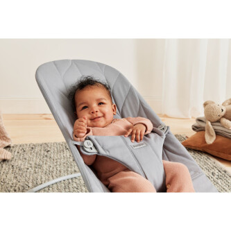 BabyBjorn - Balansoar Bliss Light Grey cu aspect delicat de petala, tesatura matlasata