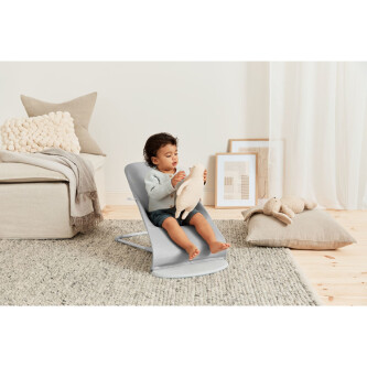 BabyBjorn - Balansoar Bliss Light Grey cu aspect delicat de petala, tesatura matlasata