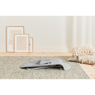 BabyBjorn - Balansoar Bliss Light Grey cu aspect delicat de petala, tesatura matlasata