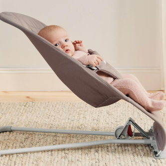 BabyBjorn - Balansoar Bliss Sand Grey din tesatura matlasata cu aspect Clasic