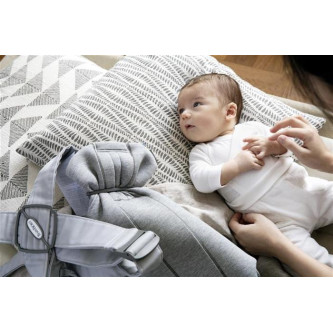 BabyBjorn - Marsupiu anatomic Mini, cu pozitii multiple de purtare, Light Grey, 3D Jersey