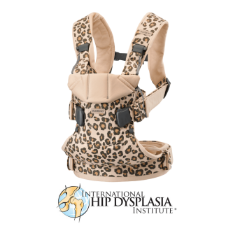 BabyBjorn - Marsupiu anatomic One, cu pozitii multiple de purtare Beige/Leopard Bumbac - Editie Limitata