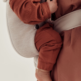 BabyBjorn - Marsupiu anatomic Mini, cu pozitii multiple de purtare, Light Beige, 3D Jersey