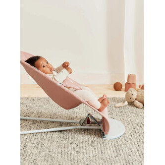 BabyBjorn - Balansoar Bliss Dusty Pink cu aspect delicat de petala, tesatura matlasata