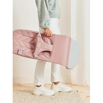 BabyBjorn - Balansoar Bliss Dusty Pink cu aspect delicat de petala, tesatura matlasata